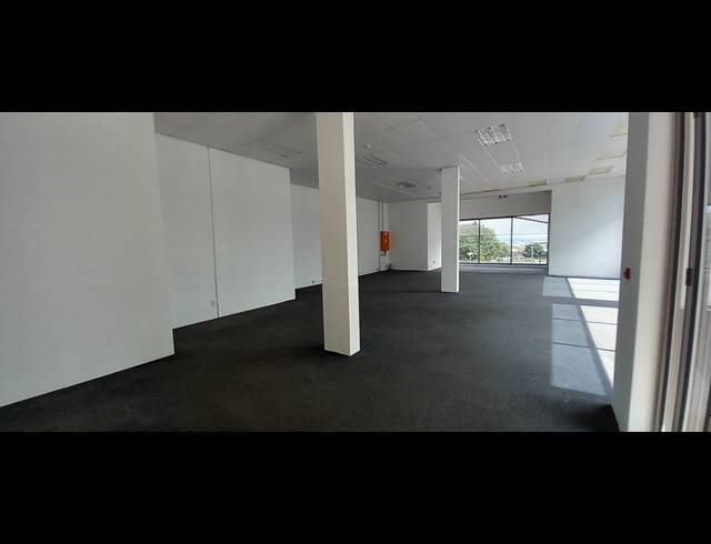 186M² OFFICE TO LET IN BRYANSTON